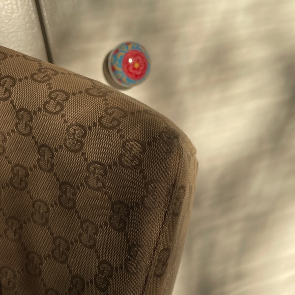 Gucci Beige Monogram Shoulder Bag - Picture 3 of 8